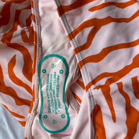 Icon Swim One Piece Peach/Orange Animal Print Racerback Open Front L‎ - Picture 7 of 7